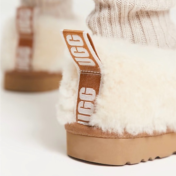 UGG Women's Natural Classic Cozy Shearling Bootie Size 6 NWOT - Picture 3 of 7
